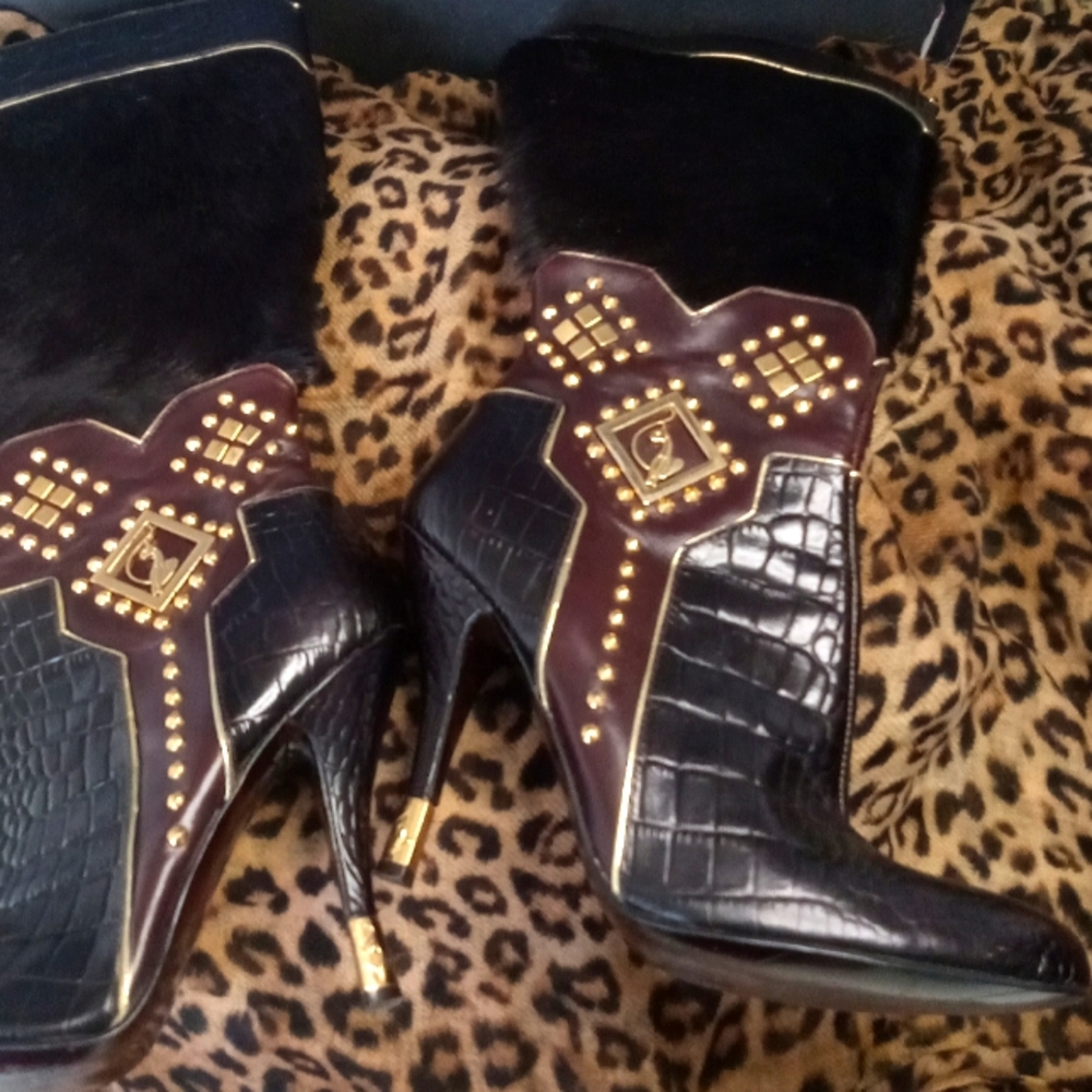 Women's Baby Phat Black and Gold leather snake skinned & fur boots size 7.5